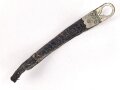 Teil einer Schuppenkette für eine Pickelhaube. Gesamtlänge 16cm, silbern