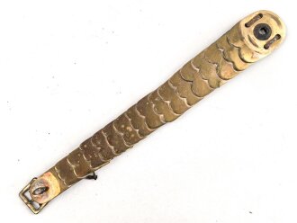 Teil einer Schuppenkette für eine Pickelhaube. Gesamtlänge 17,5cm, Messing
