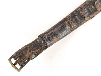 Teil einer Schuppenkette für eine Pickelhaube. Gesamtlänge 18,5cm, Messing