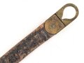 Teil einer Schuppenkette für eine Pickelhaube. Gesamtlänge 18,5cm, Messing