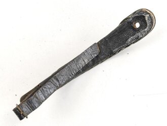 Teil einer Schuppenkette für eine Pickelhaube. Gesamtlänge 18cm, Messing