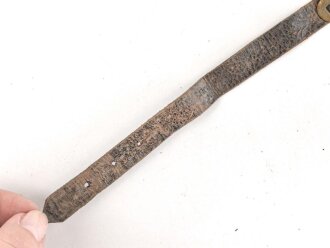 Teil einer Schuppenkette für eine Pickelhaube. Gesamtlänge 17cm, Messing , defekt