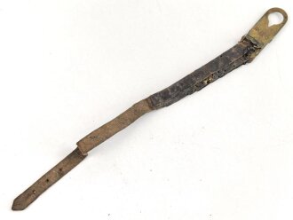 Teil einer Schuppenkette für eine Pickelhaube. Gesamtlänge 17cm, Messing , defekt