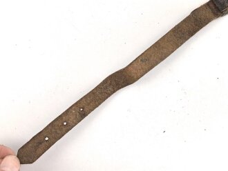 Teil einer Schuppenkette für eine Pickelhaube. Gesamtlänge 17cm, Messing , defekt