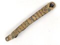Teil einer Schuppenkette für eine Pickelhaube. Gesamtlänge 18cm, Messing , leicht defekt