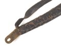 Teil einer Schuppenkette für eine Pickelhaube. Gesamtlänge 18cm, Messing , leicht defekt