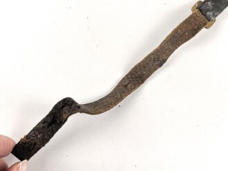 Teil einer Schuppenkette für eine Pickelhaube. Gesamtlänge 17,5cm, Messing , leicht defekt