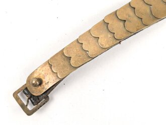 Teil einer Schuppenkette für eine Pickelhaube. Gesamtlänge 17cm, Messing , defekt
