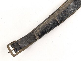 Teil einer Schuppenkette für eine Pickelhaube. Gesamtlänge 17cm, Messing , defekt