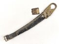 Teil einer Schuppenkette für eine Pickelhaube. Gesamtlänge 17cm, Messing , defekt