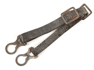 1.Weltkrieg, Kinnriemen für eine Pickelhaube für Mannschaften. Gesamtlänge mit Beschlägen 33cm