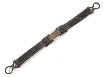 1.Weltkrieg, Kinnriemen für eine Pickelhaube für Mannschaften, datiert 1915. Gesamtlänge mit Beschlägen 31cm