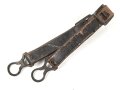 1.Weltkrieg, Kinnriemen für eine Pickelhaube für Mannschaften, datiert 1915. Gesamtlänge mit Beschlägen 31cm