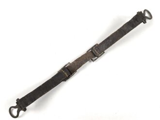 1.Weltkrieg, Kinnriemen für eine Pickelhaube für Mannschaften. Gesamtlänge mit Beschlägen 31,5cm