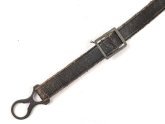 1.Weltkrieg, Kinnriemen für eine Pickelhaube für Mannschaften. Gesamtlänge mit Beschlägen knapp 35cm