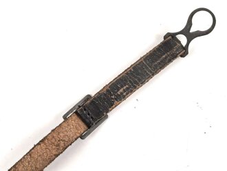 1.Weltkrieg, Kinnriemen für eine Pickelhaube für Mannschaften. Gesamtlänge mit Beschlägen knapp 35cm