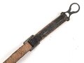 1.Weltkrieg, Kinnriemen für eine Pickelhaube für Mannschaften. Gesamtlänge mit Beschlägen knapp 35cm