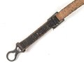 1.Weltkrieg, Kinnriemen für eine Pickelhaube für Mannschaften. Gesamtlänge mit Beschlägen knapp 35cm