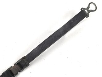 1.Weltkrieg, Kinnriemen für eine Pickelhaube für Mannschaften. Gesamtlänge mit Beschlägen 39,5cm. Neuzeitliche Fertigung