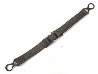 1.Weltkrieg, Kinnriemen für eine Pickelhaube für Mannschaften. Gesamtlänge mit Beschlägen 31cm. Neuzeitliche Fertigung