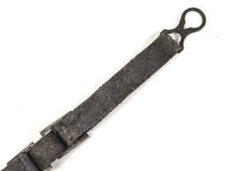 1.Weltkrieg, Kinnriemen für eine Pickelhaube für Mannschaften. Gesamtlänge mit Beschlägen 31cm. Neuzeitliche Fertigung