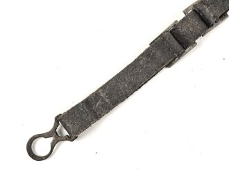 1.Weltkrieg, Kinnriemen für eine Pickelhaube für Mannschaften. Gesamtlänge mit Beschlägen 31cm. Neuzeitliche Fertigung