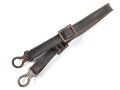 1.Weltkrieg, Kinnriemen für eine Pickelhaube für Mannschaften. Gesamtlänge mit Beschlägen 44cm. Neuzeitliche Fertigung , Leder trocken