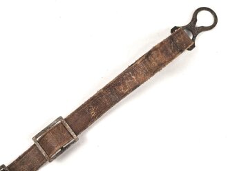 1.Weltkrieg, Kinnriemen für eine Pickelhaube für Mannschaften. Gesamtlänge mit Beschlägen 35cm. Neuzeitliche Fertigung