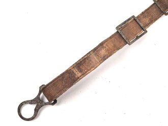 1.Weltkrieg, Kinnriemen für eine Pickelhaube für Mannschaften. Gesamtlänge mit Beschlägen 35cm. Neuzeitliche Fertigung
