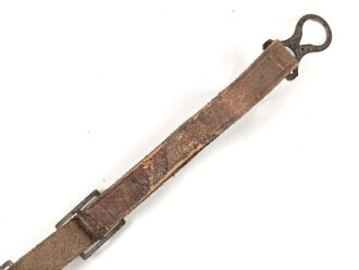 1.Weltkrieg, Kinnriemen für eine Pickelhaube für Mannschaften. Gesamtlänge mit Beschlägen 35cm. Neuzeitliche Fertigung