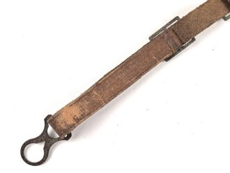 1.Weltkrieg, Kinnriemen für eine Pickelhaube für Mannschaften. Gesamtlänge mit Beschlägen 35cm. Neuzeitliche Fertigung