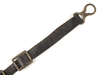 Kaiserreich, Kinnriemen für eine Pickelhaube für Mannschaften. Beschläge Messing, Gesamtlänge mit Beschlägen 33,5cm