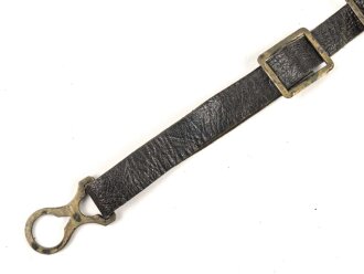 Kaiserreich, Kinnriemen für eine Pickelhaube für Mannschaften. Beschläge Messing, Gesamtlänge mit Beschlägen 33,5cm