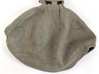 1.Weltkrieg, feldgrauer Überzug für eine Pickelhaube für Offiziere. Getragen, guter Gesamtzustand, grünliche Variante