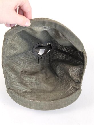 1.Weltkrieg, feldgrauer Überzug für eine Pickelhaube für Offiziere. Getragen, guter Gesamtzustand, grünliche Variante