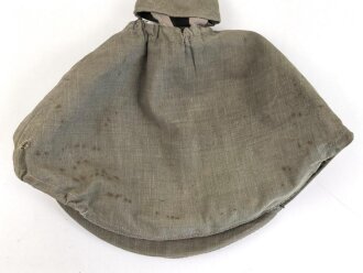 1.Weltkrieg, feldgrauer Überzug für eine Pickelhaube für Offiziere. Getragen, guter Gesamtzustand, grünliche Variante