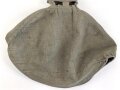 1.Weltkrieg, feldgrauer Überzug für eine Pickelhaube für Offiziere. Getragen, guter Gesamtzustand, grünliche Variante