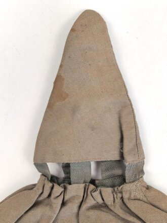 1.Weltkrieg, feldgrauer Überzug für eine Pickelhaube für Offiziere. Ungetragenes Stück mit Papieretikett