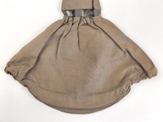 1.Weltkrieg, feldgrauer Überzug für eine Pickelhaube für Offiziere. Ungetragenes Stück mit Papieretikett