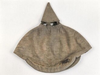 1.Weltkrieg, feldgrauer Überzug für eine Pickelhaube für Offiziere. Getragen, guter Gesamtzustand, wendbare Variante mit rotem Manöverband
