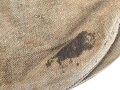 1.Weltkrieg, feldgrauer Überzug für eine Pickelhaube für Offiziere. Getragen, guter Gesamtzustand, wendbare Variante mit rotem Manöverband