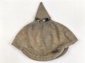 1.Weltkrieg, feldgrauer Überzug für eine Pickelhaube für Offiziere. Getragen, guter Gesamtzustand, wendbare Variante mit rotem Manöverband