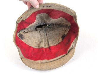 1.Weltkrieg, feldgrauer Überzug für eine Pickelhaube für Offiziere. Getragen, guter Gesamtzustand, wendbare Variante mit rotem Manöverband