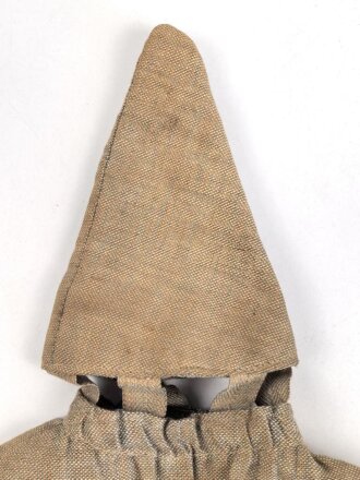 1.Weltkrieg, feldgrauer Überzug für eine Pickelhaube für Offiziere. Getragen, guter Gesamtzustand, wendbare Variante mit rotem Manöverband