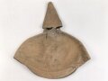 1.Weltkrieg, feldgrauer Überzug für eine Pickelhaube für Offiziere. Getragen, guter Gesamtzustand, wendbare Variante mit rotem Manöverband