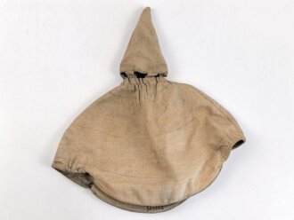 1.Weltkrieg, feldgrauer Überzug für eine Pickelhaube für Offiziere im hessischen Infanterie Regiment Nr. 118. Getragenes Stück, wendbare Variante mit rotem Manöverband