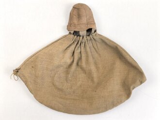 1.Weltkrieg, feldgrauer Überzug für eine Pickelhaube für Mannschaften der Artillerie. Die Haken grösstenteils fehlend, Herstellerstempel von 1916