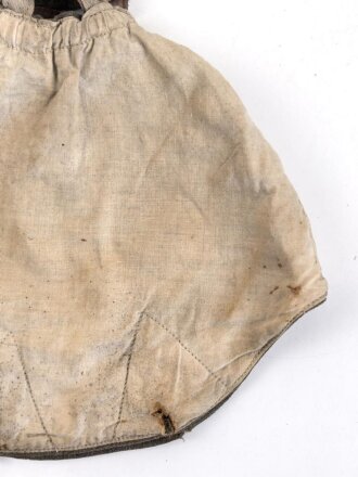 1.Weltkrieg, wendbarer - feldgrau/ weißer - Überzug für eine Pickelhaube für Mannschaften . Stark getragenes Stück. Rarität