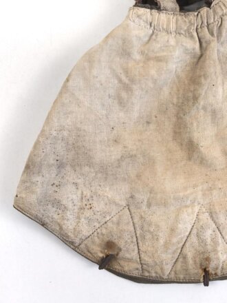 1.Weltkrieg, wendbarer - feldgrau/ weißer - Überzug für eine Pickelhaube für Mannschaften . Stark getragenes Stück. Rarität
