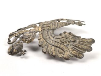 Preußen, Emblem für eine Pickelhaube für Mannschaften. Messing vergoldet, Befestigungsabstand etwa 84mm